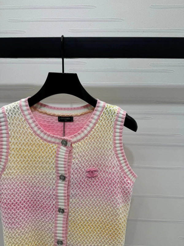 CHANEL KNITTED BUTTONED SLEEVELESS VEST 274921