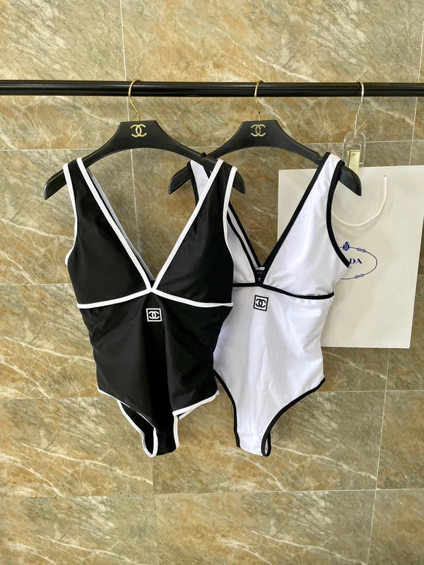 CC BIKINI SWIMSUIT SET IN WHITE AND BLACK TRIM 613724