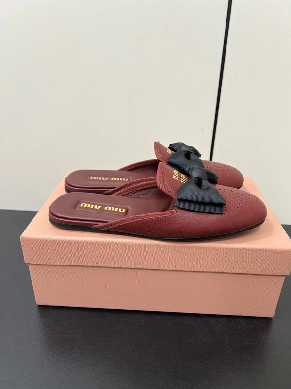 BOW MULES IN RED BROWN SHEEPSKIN