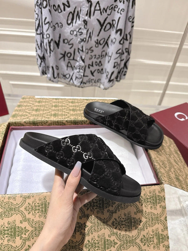 GG SLIDES IN BLACK SUEDE WITH EMBOSSED LOGO STYLE 6