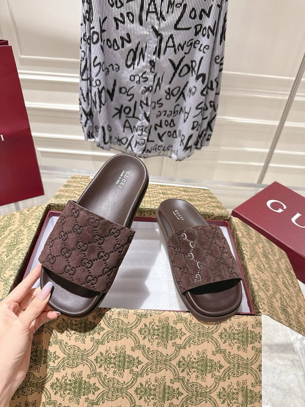 GG SLIDES IN DARK BROWN SUEDE WITH EMBOSSED LOGO STYLE 1