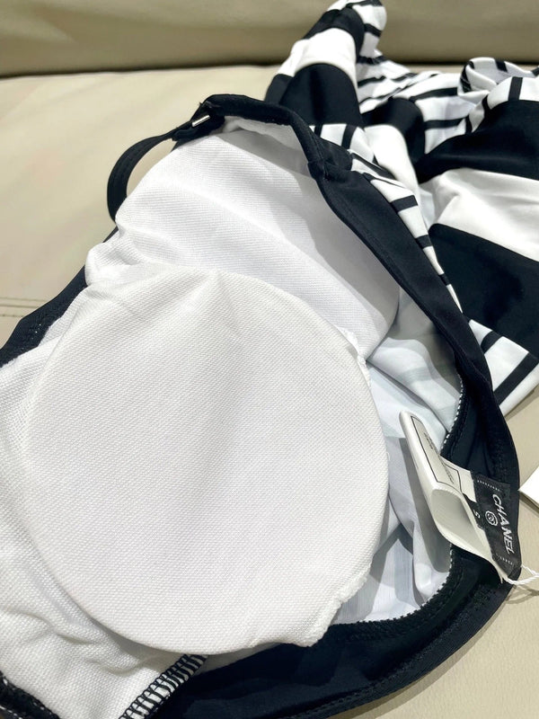 CC BIKINI SWIMSUIT SET IN WHITE WITH BLACK VERTICAL STRIPES 633258