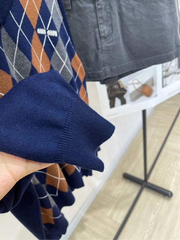 MIUMIU LONG-SLEEVE V-NECK SWEATER 275895