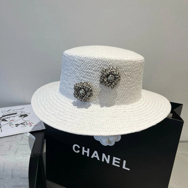 FLAT STRAW HAT WHITE FLOWER ATTACHMENT 673931