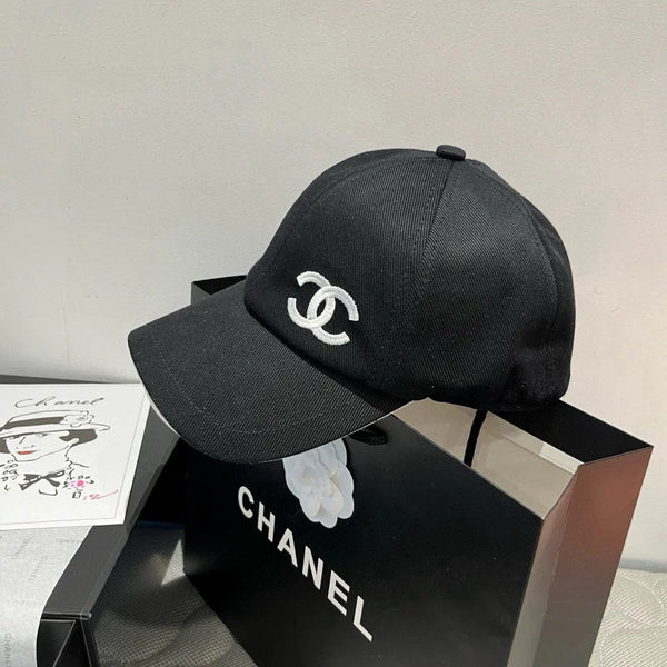 BASEBALL HAT IN BLACK WITH BLACK TRIM 673995