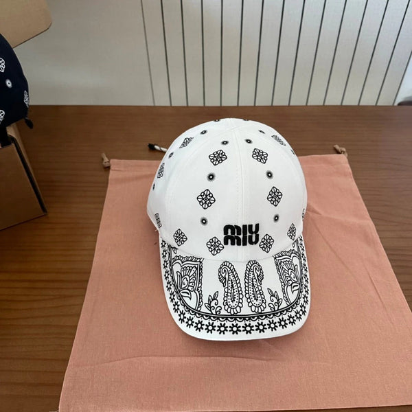 MM BASEBALL CAP IN WHITE WITH WHITE EMBROIDERED PATTERN