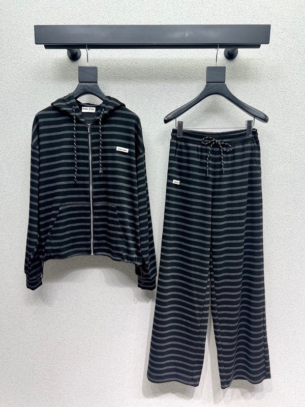 SET GIACCA E PANTALONI A GAMBA LARGA MIUMIU STILE 13