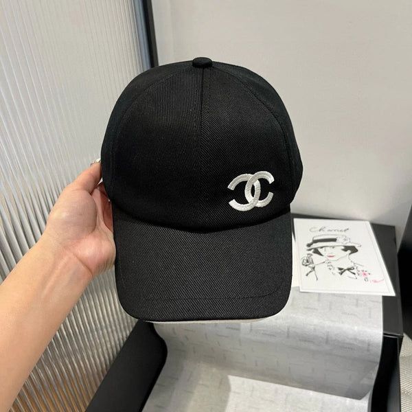BASEBALL HAT IN BLACK WITH BLACK TRIM 673995