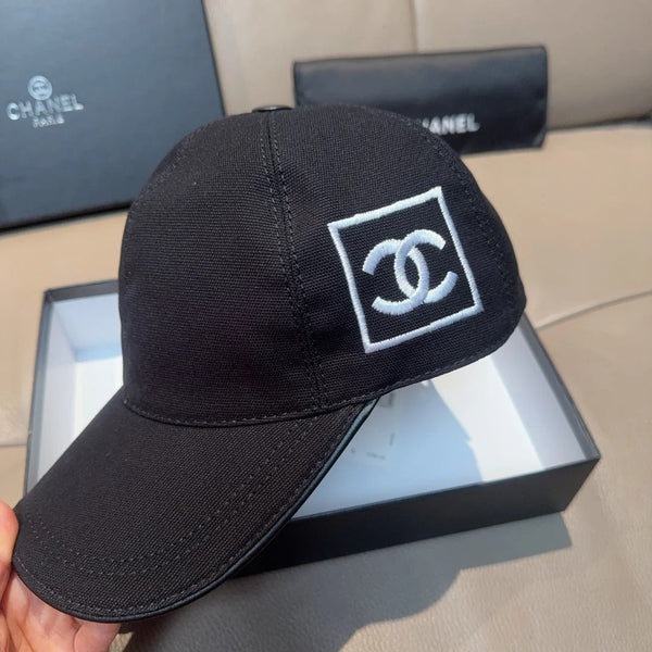 BASEBALL HAT IN BLACK DOUBLE C EMBROIDERED 674174