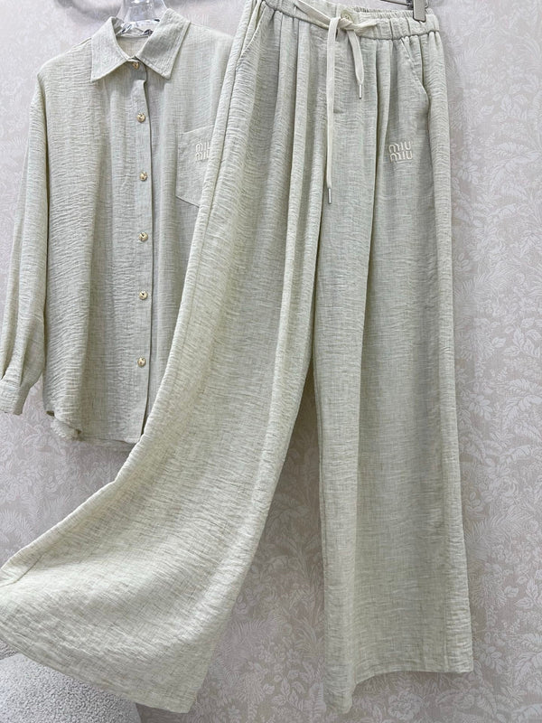 SET CAMICIA E PANTALONI A GAMBA LARGA CHANEL STILE 33