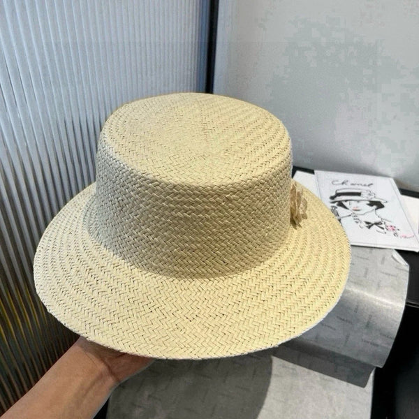 FLAT STRAW HAT IVORY FLOWER ATTACHMENT 673932
