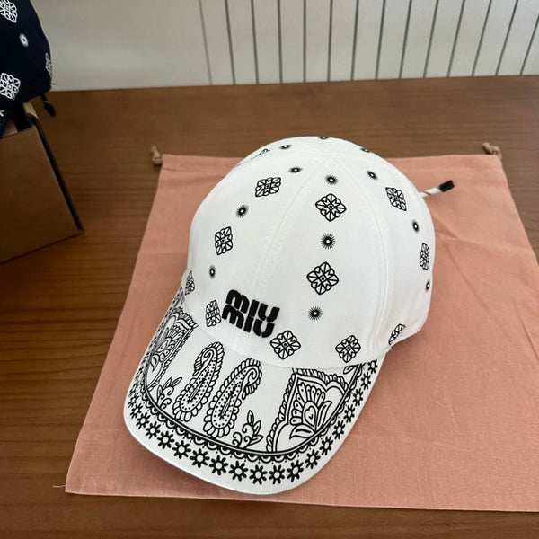 MM BASEBALL CAP IN WHITE WITH WHITE EMBROIDERED PATTERN
