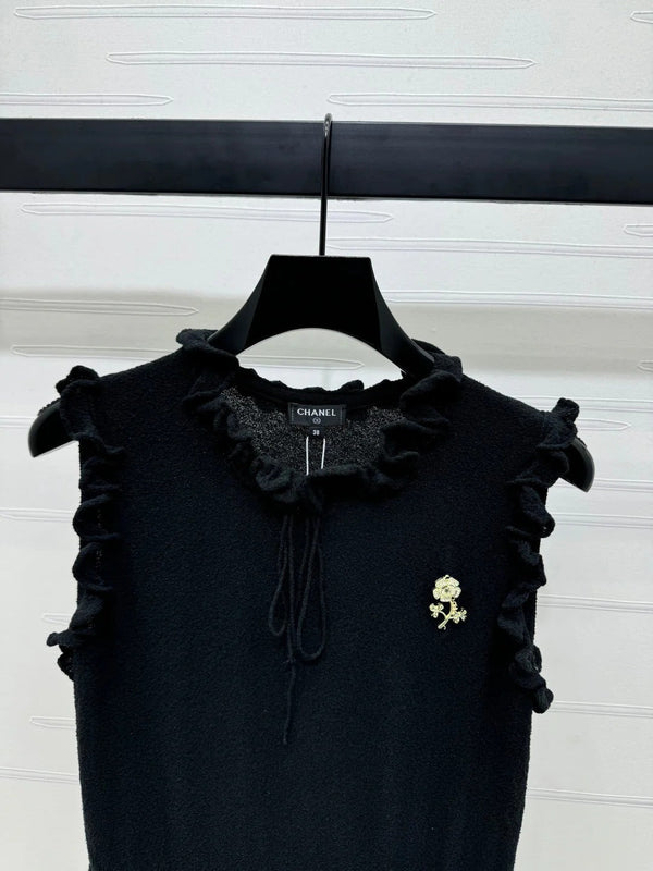 CHANEL SLEEVELESS TOP WITH RUFFLED COLLAR 274888