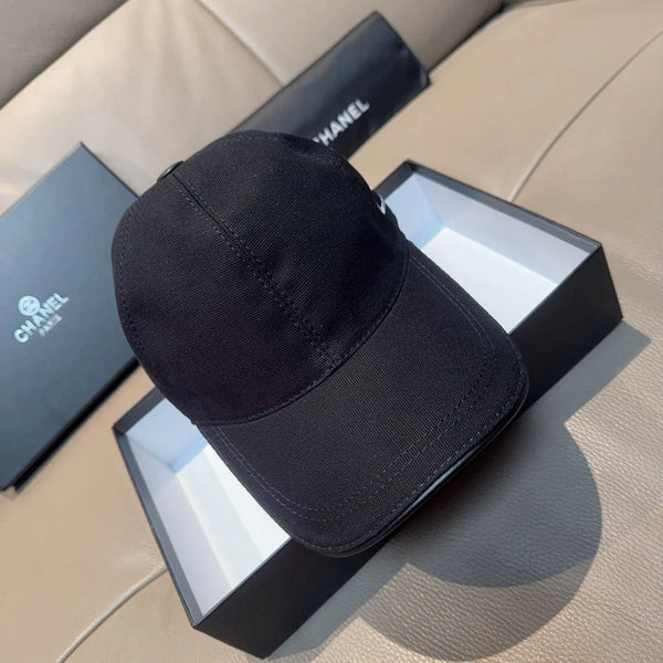 BASEBALL HAT IN BLACK DOUBLE C EMBROIDERED 674174