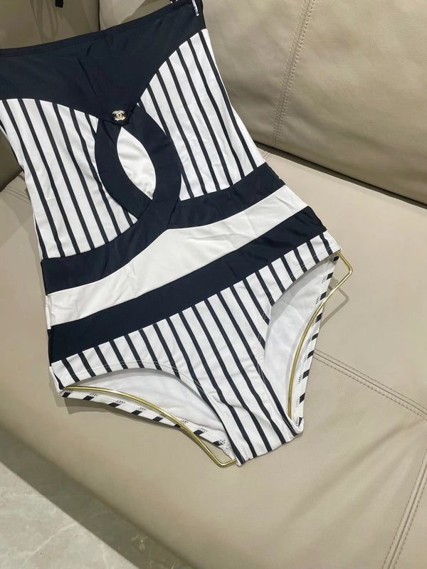 CC BIKINI SWIMSUIT SET IN WHITE WITH BLACK VERTICAL STRIPES 633258