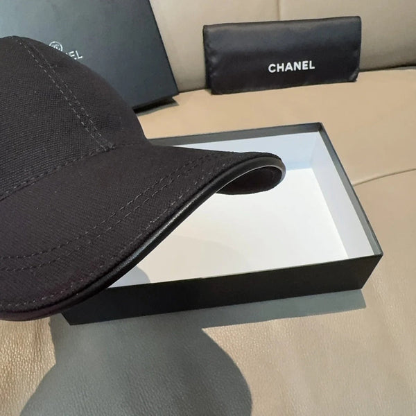 BASEBALL HAT IN BLACK DOUBLE C EMBROIDERED 674174