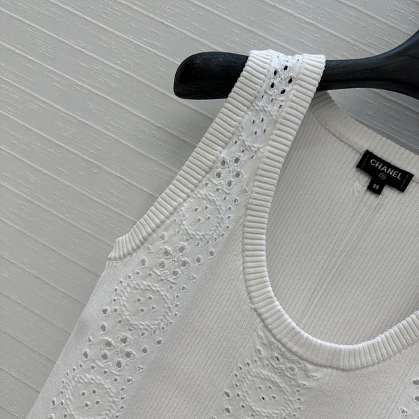CHANEL SLEEVELESS TOP STYLE 62