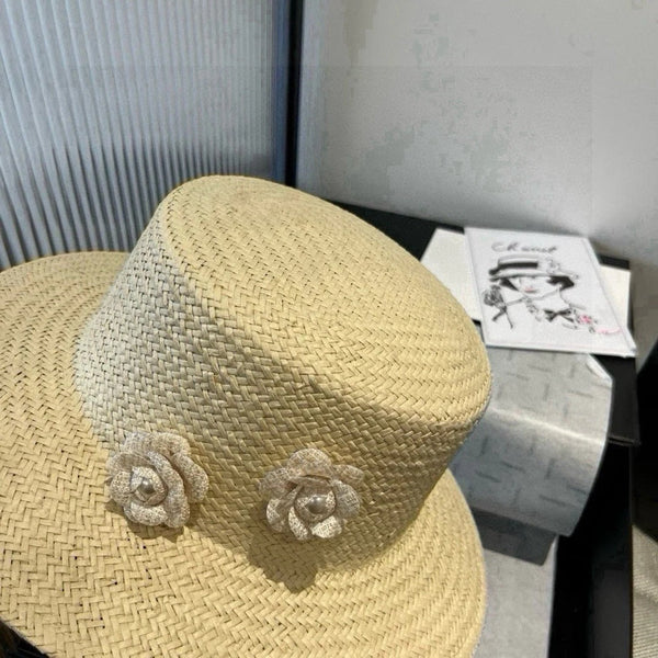FLAT STRAW HAT IVORY FLOWER ATTACHMENT 673932