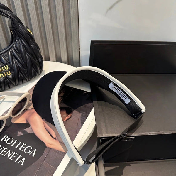 CAPPELLINO CON VISIERA MM SPORT IN TESSUTO NERO E BIANCO