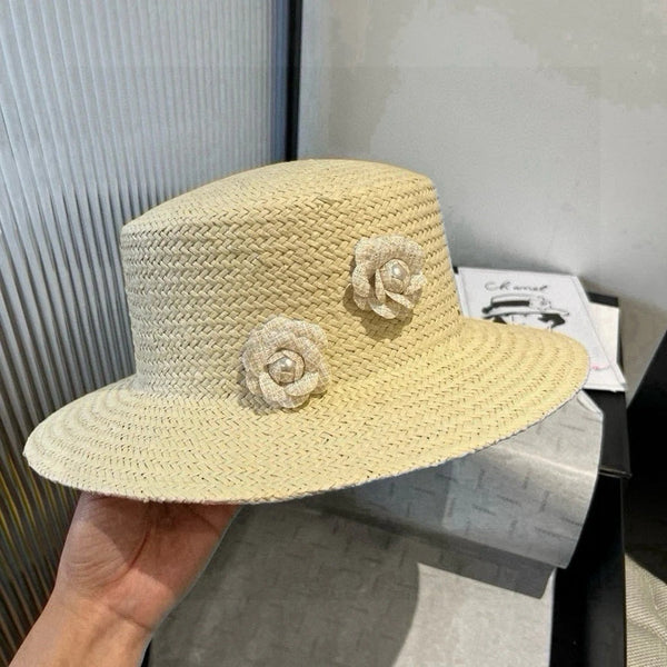 FLAT STRAW HAT IVORY FLOWER ATTACHMENT 673932