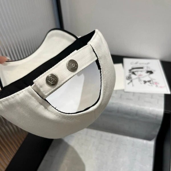 BASEBALL HAT IN WHITE WITH WHITE TRIM 673994