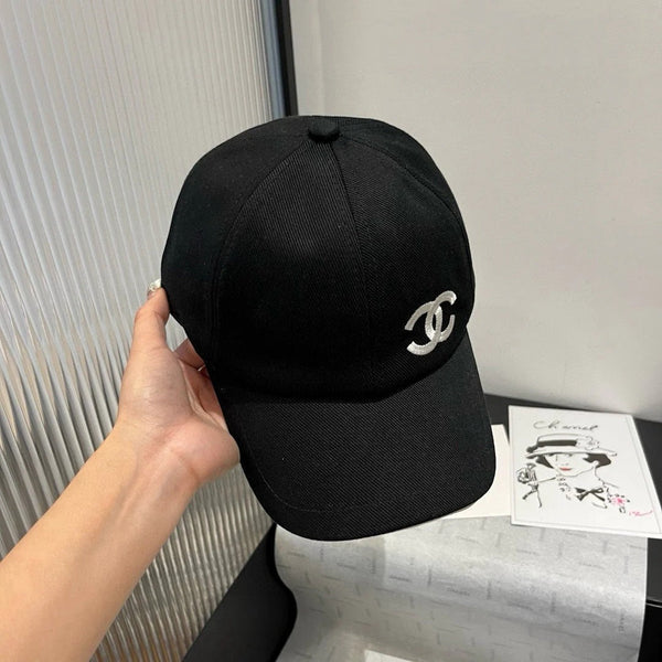 BASEBALL HAT IN BLACK WITH BLACK TRIM 673995