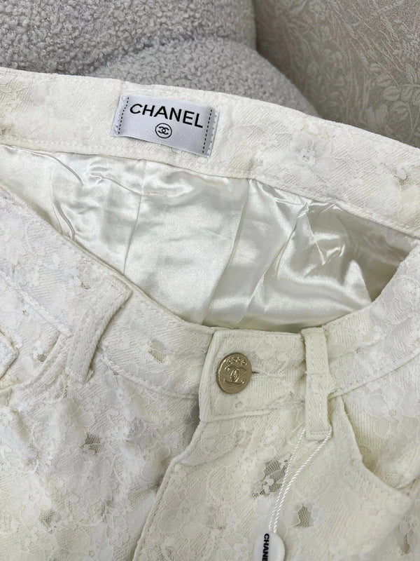 CHANEL LACE-TRIMMED DENIM SHORTS 275066