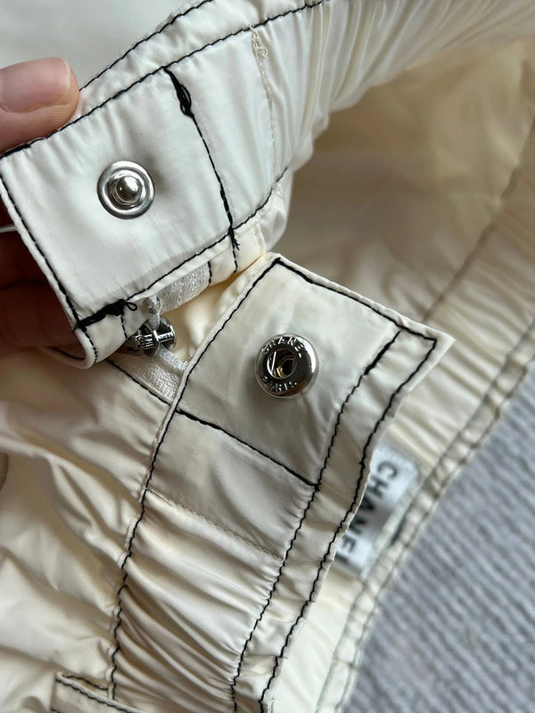 CHANEL BEIGE CASUAL PANTS 269664