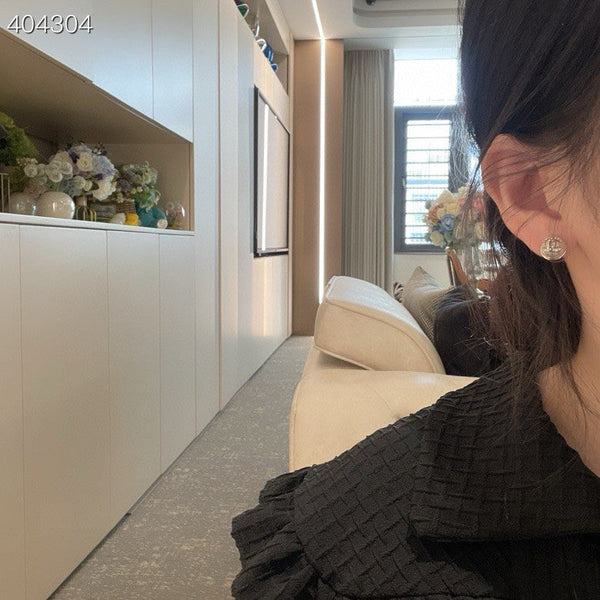 LETTERS CRYSTALS EARRINGS IN METAL GOLD WITH PEARLS