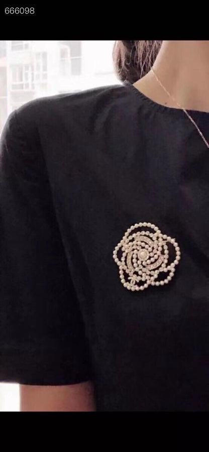 SPILLA A FORMA DI FIOCCO DI NEVE PER LE FESTE IN PERLA BIANCA E CRISTALLO