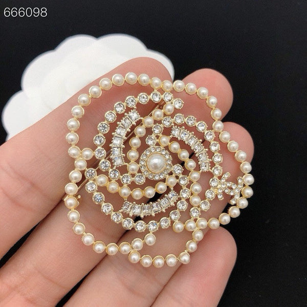 SPILLA A FORMA DI FIOCCO DI NEVE PER LE FESTE IN PERLA BIANCA E CRISTALLO