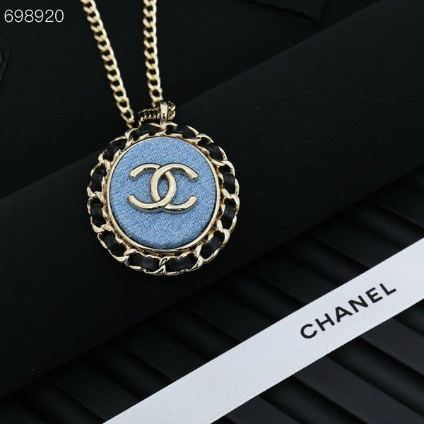 25P OVAL NECKLACE IN BLUE DENIM BLACK LEATHER-THREADED CHAIN