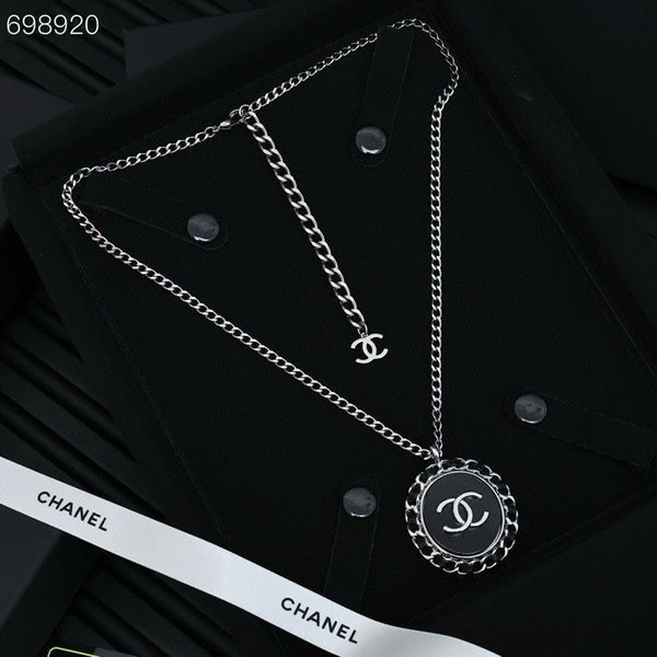 25P OVAL NECKLACE IN BLUE DENIM BLACK LEATHER-THREADED CHAIN