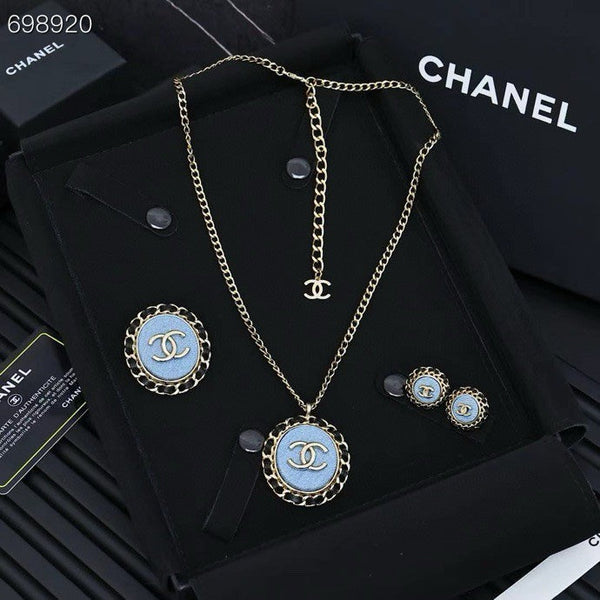 25P OVAL NECKLACE IN BLUE DENIM BLACK LEATHER-THREADED CHAIN