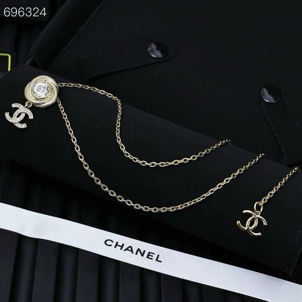 PENDANT NECKLACE IN GOLD TWISTED RIBBED DOUBLE C