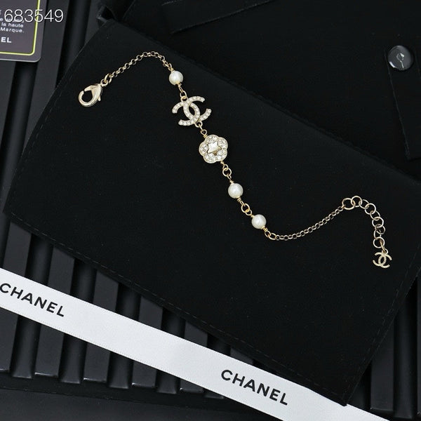 CC BRACELET 25P IN GOLD METAL PEARLY WHITE AND CRYSTAL