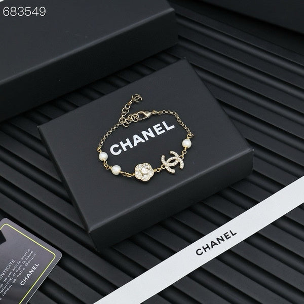 CC BRACELET 25P IN GOLD METAL PEARLY WHITE AND CRYSTAL