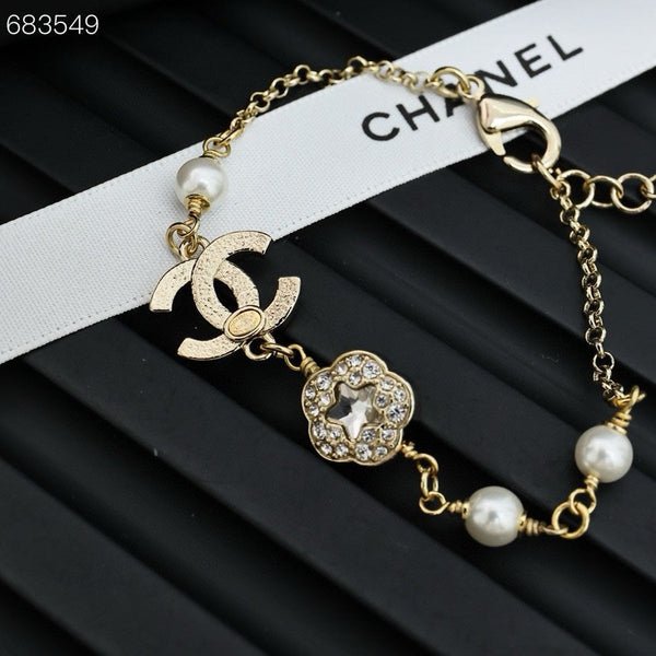 CC BRACELET 25P IN GOLD METAL PEARLY WHITE AND CRYSTAL