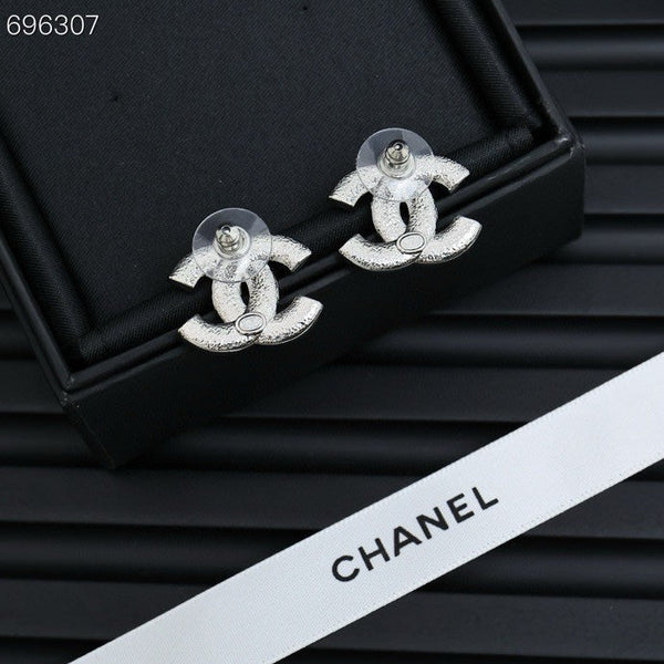 STUD EARRINGS IN SILVER METAL PEARLY WHITE AND CRYSTAL