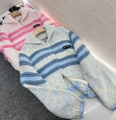 Miumiu 25 Maglione con cerniera e revers Cardigan in lana