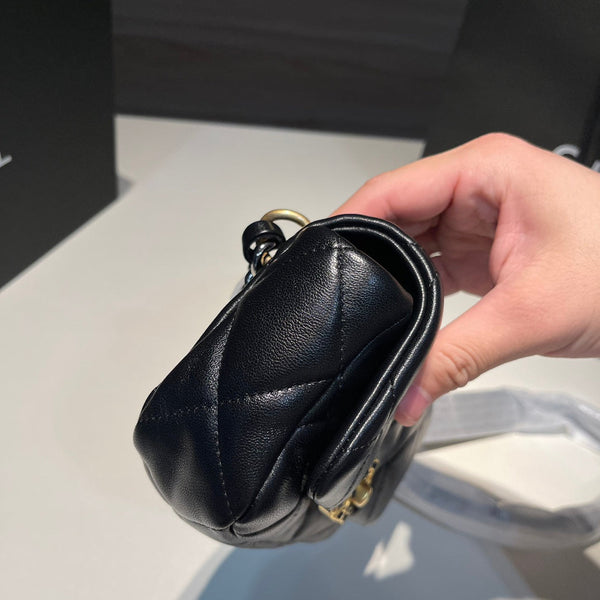 FLAP BAG 20CM GOLD HARDWARE BLACK CALFSKIN