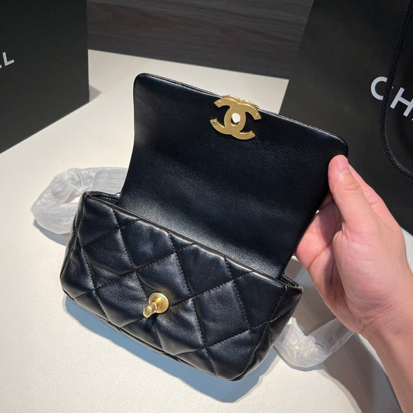 FLAP BAG 20CM GOLD HARDWARE BLACK CALFSKIN