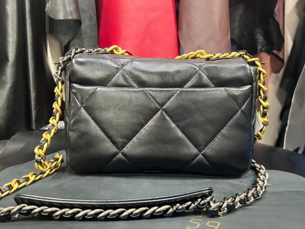 FLAP BAG 26CM GOLD HARDWARE BLACK CALFSKIN