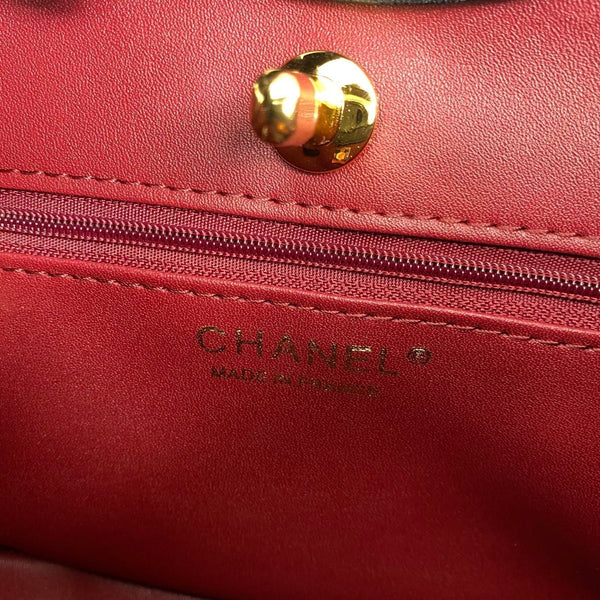 cc 22 hobo 35cm black quilted calfskin gold hardware