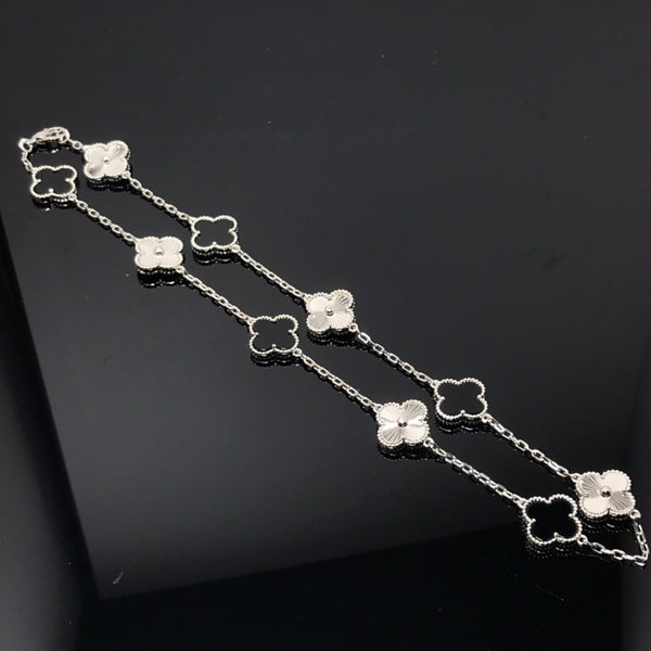 COLLANA IN ARGENTO E ONICE CON MODELLO TRIFOGLIO A 10 PATTERN