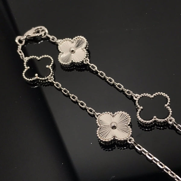 COLLANA IN ARGENTO E ONICE CON MODELLO TRIFOGLIO A 10 PATTERN