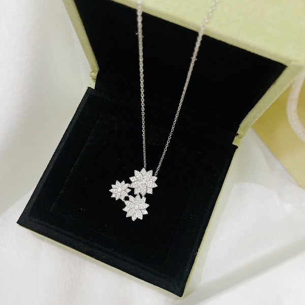 COLLANA IN ARGENTO E DIAMANTI CON TRE FIORI DI LOTO