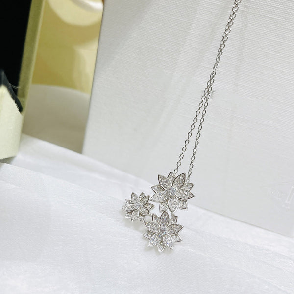 COLLANA IN ARGENTO E DIAMANTI CON TRE FIORI DI LOTO