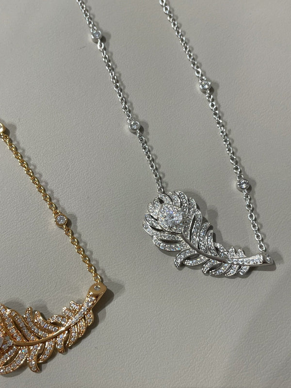 COLLANA CON PIUME DI PAVONE