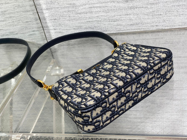 CD HOBO AVENUE 21CM RICAMO OBLIQUO BLU